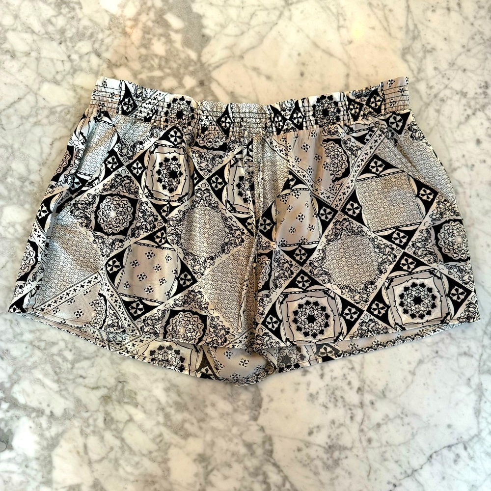 Joie Pattern Shorts Black White and Gray Size L